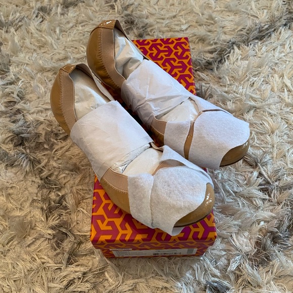 Tory Burch Camellia Flats - Picture 3 of 4